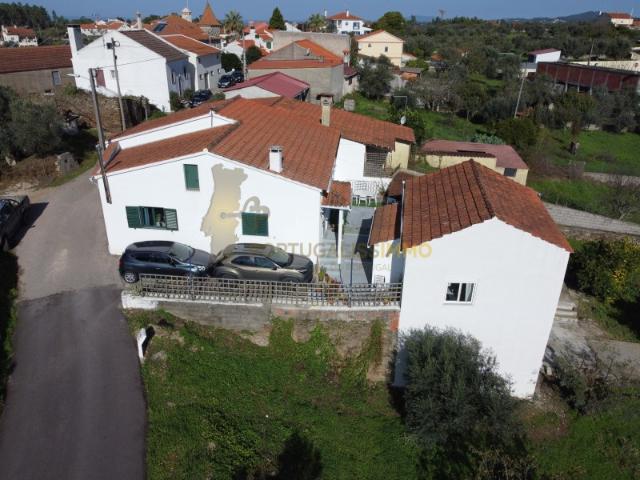 À venda: Encantadora Casa de Campo, com 2 Habitações