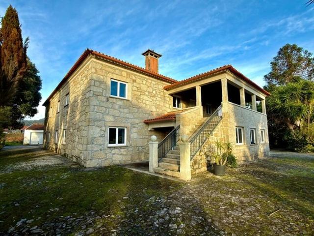 à venda Fazenda de 300 m2 Cardielos, Portugal