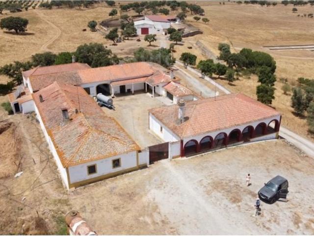 à venda Fazenda de 810 m2 Ourique, Portugal