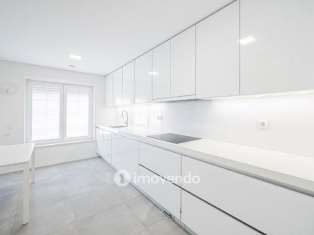 à venda Luxuoso apartamento de 107 m2, Amadora, Lisboa
