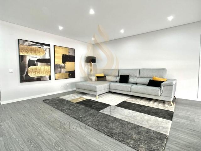 à venda Luxuoso apartamento de 132 m2, Quinta do Repouso, Olhão, Faro