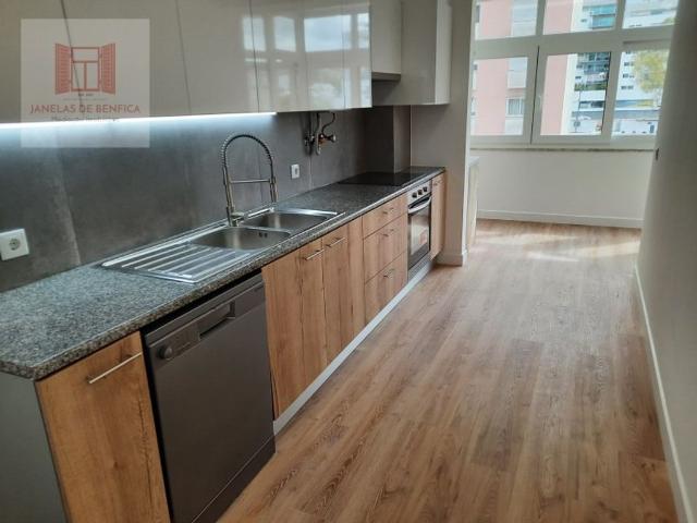 à venda Luxuoso apartamento de 147 m2, Estrada da Luz, Lisboa