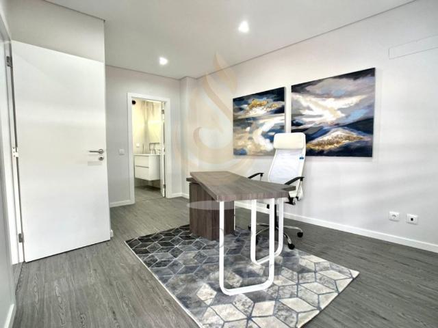 à venda Luxuoso apartamento de 158 m2, Quinta do Repouso, Olhão, Faro