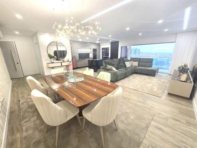 à venda Luxuoso apartamento de 190 m2, Famoes, Odivelas, Lisboa