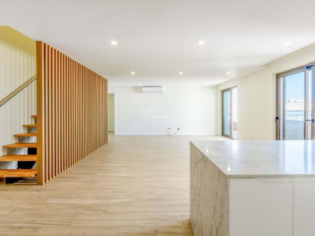 à venda Luxuoso apartamento de 280 m2, Almancil, Faro