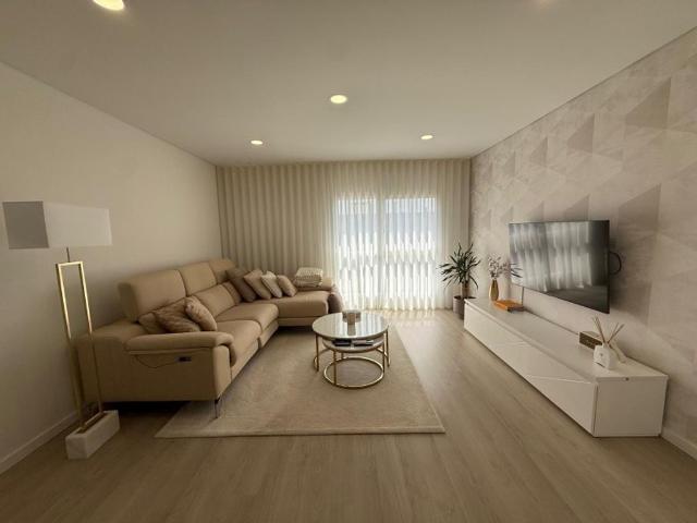 à venda Apartamento de luxo de 121 m2, Urbanizacao Casas do Lago Venteira, Amadora, Lisboa