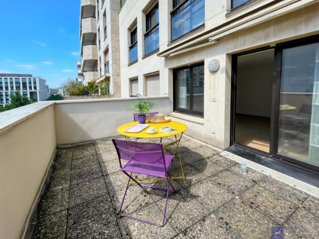 A VENDRE 4 PIECES AVEC VRAIE TERRASSE ET PARKING LEVALLO