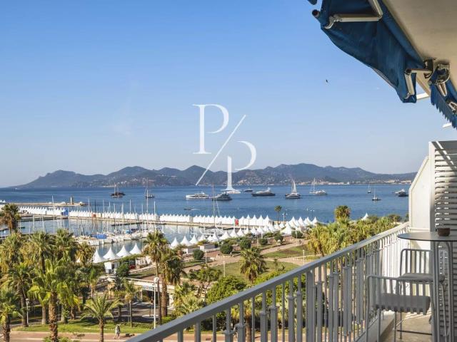 À vendre 4 pièces rénové Vue Panoramique Mer Cannes Cr. 100m² Cannes