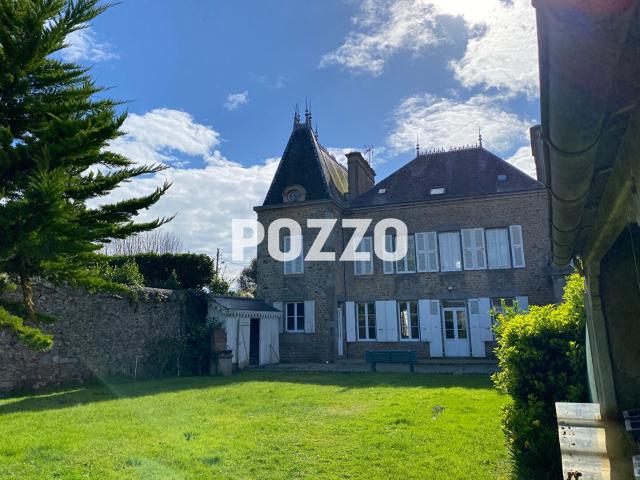 A VENDRE 50550 SAINT VAAST LA HOUGUE, propriété de caractère