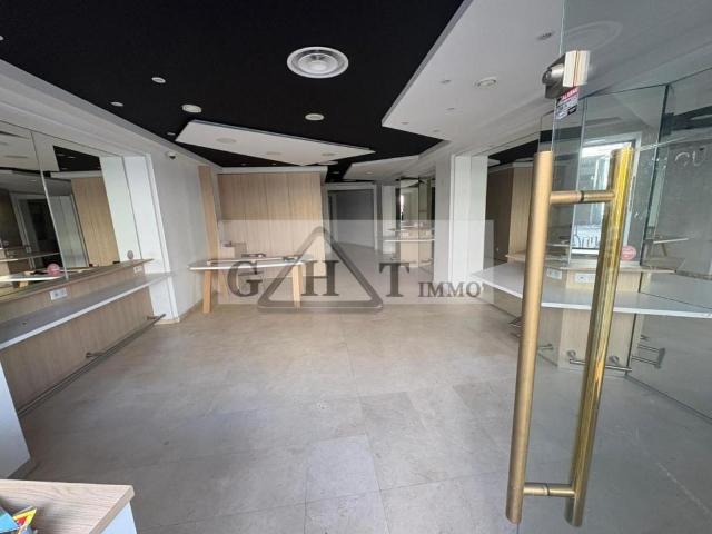 A VENDRE 70 M² DE BOUTIQUE A PARIS ENPLACEMENT 1