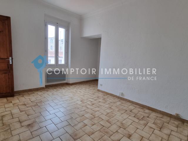 À VENDRE 83 DRAGUIGNAN Appartement T2 de 42 m2 situé en plein cœur de la ville