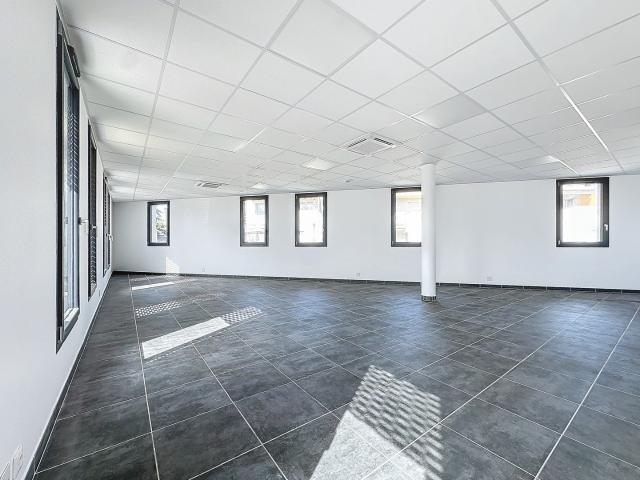A VENDRE 83m2 BUREAUX LOUES Les Abrets en Dauphiné