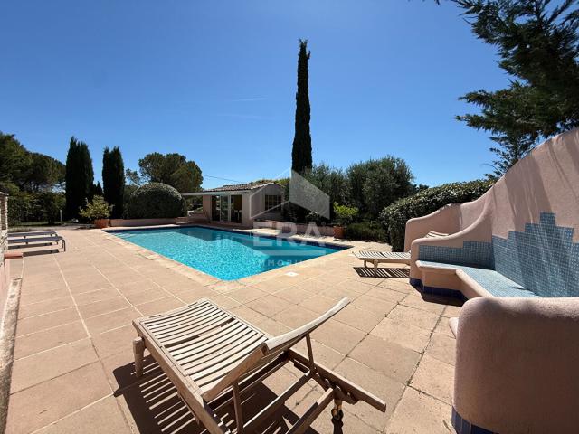 A VENDRE 83470 SAINT MAXIMIN LA SAINTE BAUME MAISON T4 DE 125 M2 SUR 2560 M2 DE JARDIN GARAGE PISCINE