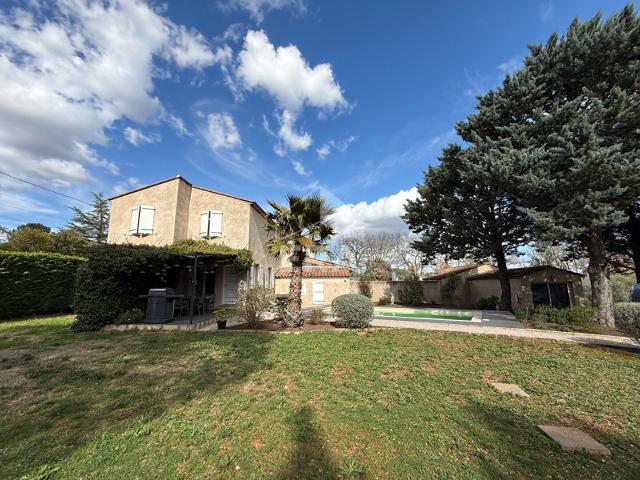 A VENDRE 83470 SAINT MAXIMIN LA SAINTE BAUME MAISON T5 DE 120 M2 SUR 1200 M2 DE JARDIN PISCINE DEPENDANCE