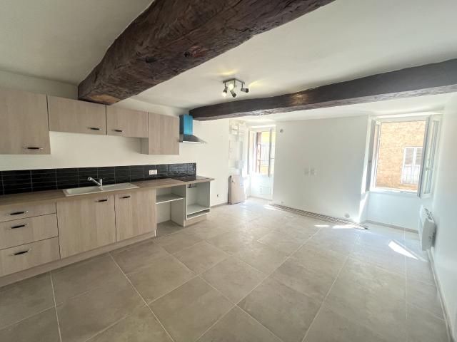 A VENDRE 83670 TAVERNES MAISON DE VILLAGE T5 124 M2