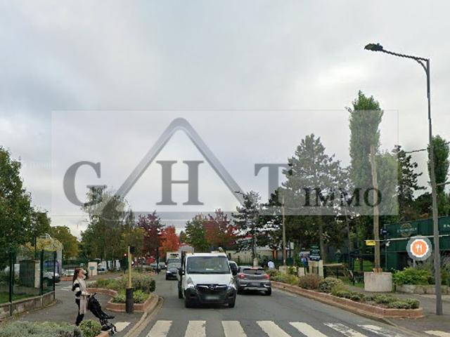 A VENDRE 2400 M² ENTREPOT ET BUREAUX EN ZI AU BLANC MESNIL
