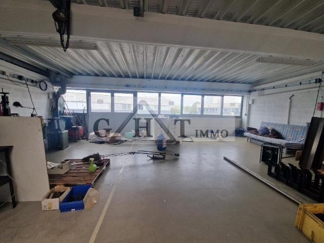 A VENDRE 280 M² ENTREPOT ET BUREAUX A STAINS