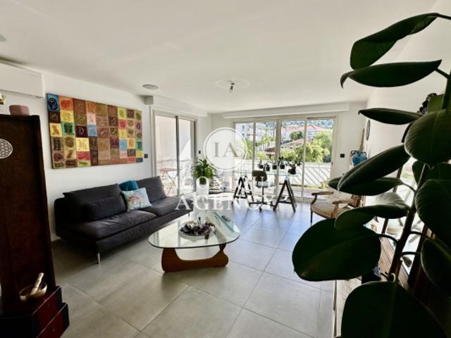À vendre 2 pièces de 50 m2 en angle avec jardin privatif d