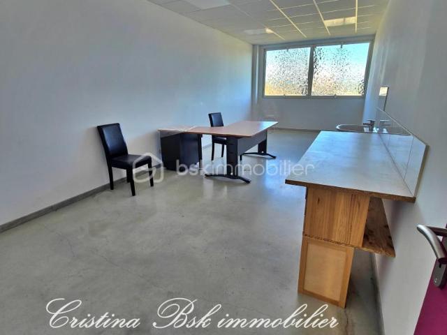 À VENDRE 3 Locaux Professionnels Proche Forcalquier