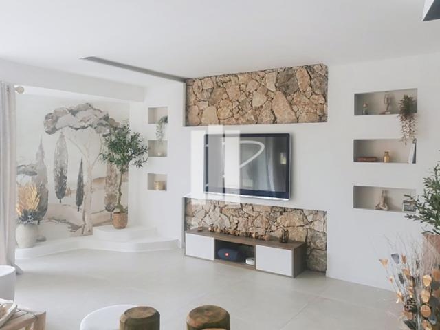 A VENDRE 3 PIECES AVEC PARKING PRIVE ET CAVE