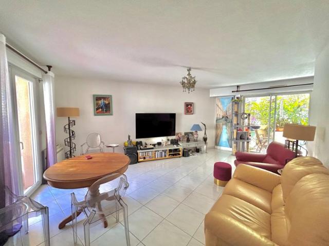 A VENDRE 3 PIÈCES AVEC TERRASSE & BALCONS – PALAIS BYRON CANNES