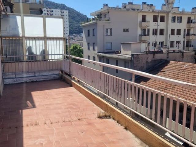A VENDRE 3 PIECES DERNIER ETAGE