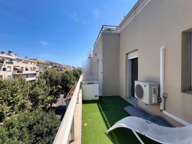 A VENDRE 3 PIECES ETAGE ELEVÉE PROCHE PLAGE