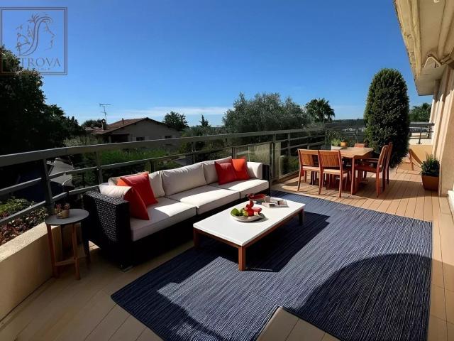 A VENDRE 3P DERNIER ÉTAGE NICE FABRON GARAGE PISCINE TERRASSE