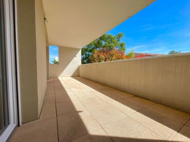 À vendre T3 baigné de lumière avec terrasse et parking Q
