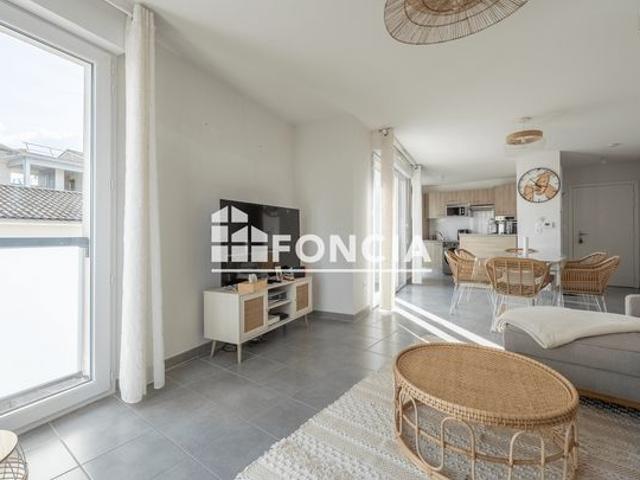 à vendre – t3 dernier étage avec terrasse – artigues près bordeaux