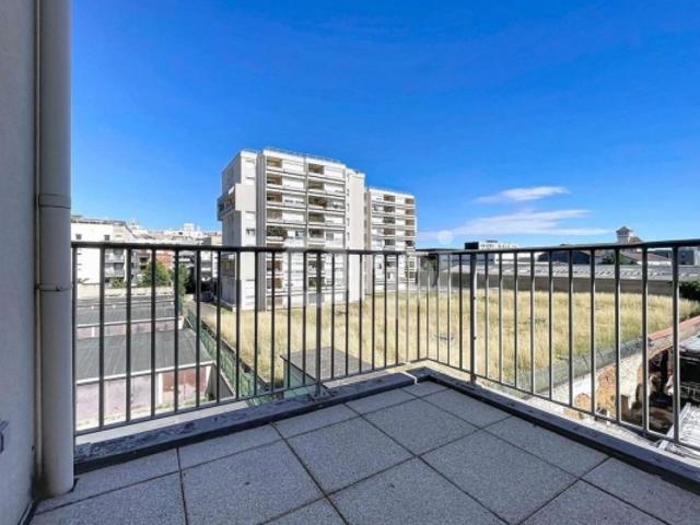 A vendre T3 en intérieur de copropriété avec garage