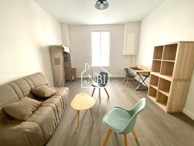 À VENDRE T1 Bis 28 m2 LAVAL HYPER CENTRE