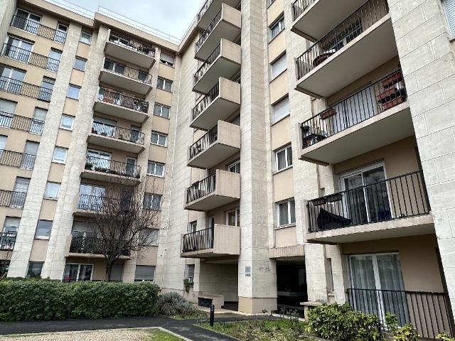 A VENDRE T2 VENDU AVEC LOCATAIRE GARE DU BOURGET
