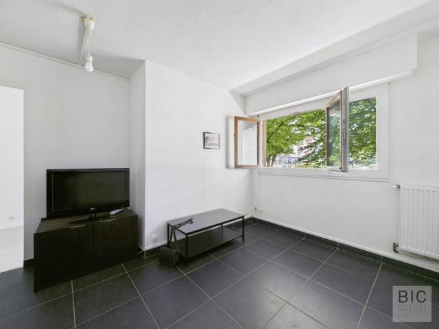 A vendre T2 loué avec cave et parking