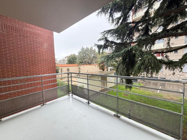 À vendre T2 avec balcon, parking, cave et espace détente