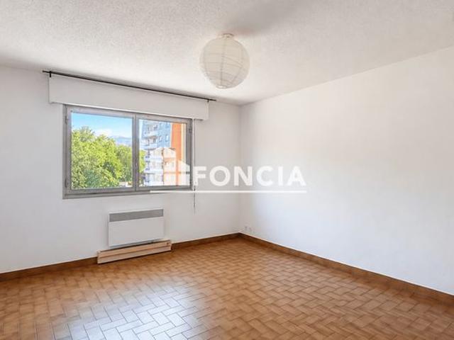 à vendre t2 + parking + cave