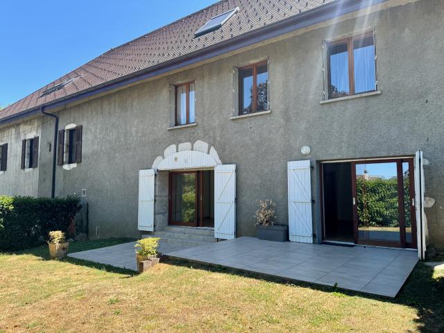 À vendre T4 en rez de jardin dans une ancienne ferme de caractère rénovée Sévrier