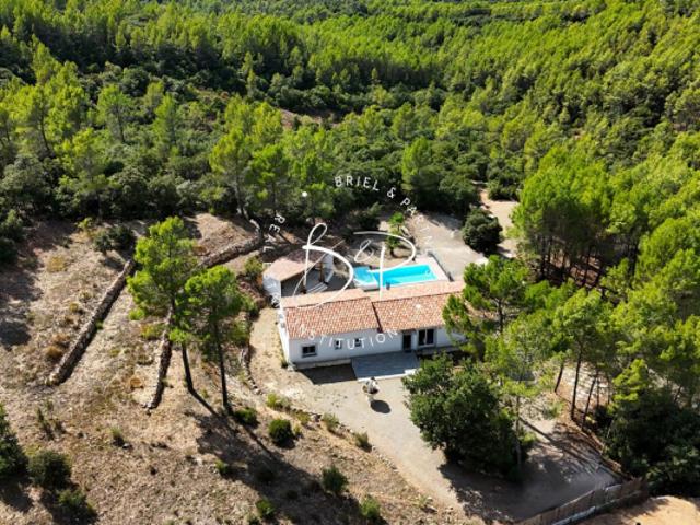 A VENDRE TARADEAU Maison récente de plain pied de 115 m² avec piscine, sous sol et vue panoramique