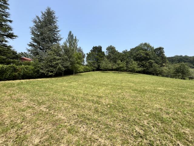 À vendre terrain avec vue dégagée!