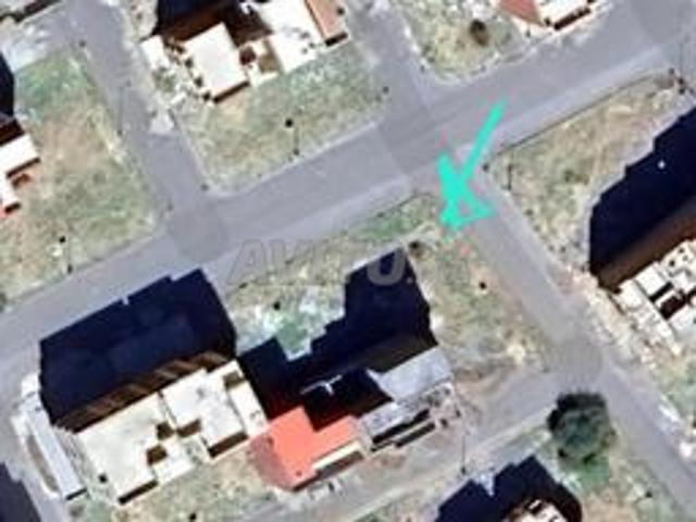 À vendre terrain commercial Chouka, trois étages