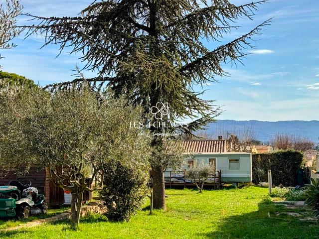 A Vendre Terrain constructible 532 m2 au calme, très proche du centre