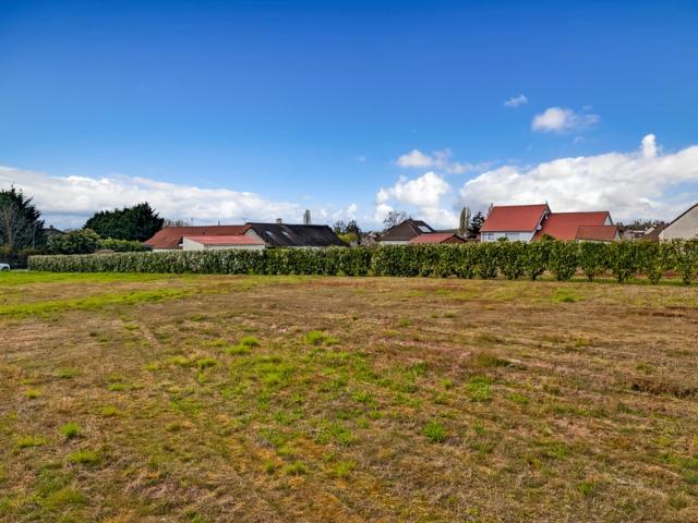 À vendre – Terrain constructible de 1 548 m² à Ouroux sur Saône hors lotissement