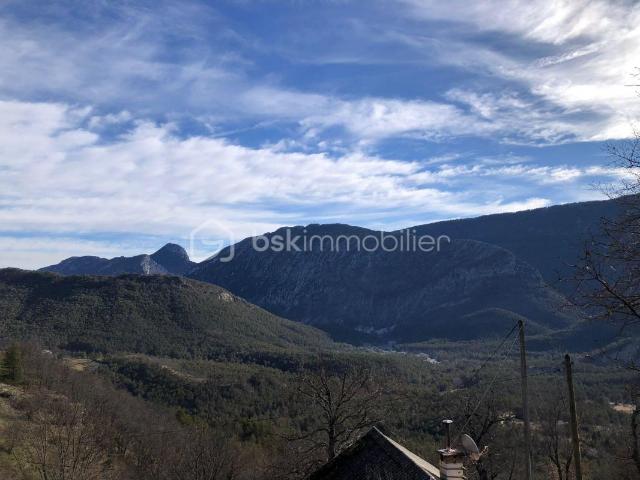 À Vendre Terrain Constructible de 1 700 m² à Mujouls