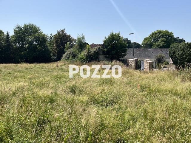A VENDRE Terrain constructible de 1 914 m2 à Saint Hilaire