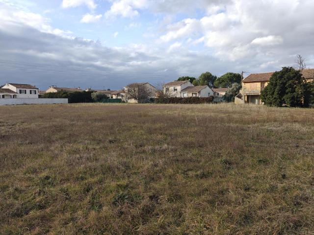 A vendre / terrain constructible et viabilisé / 300m² / Montfaucon