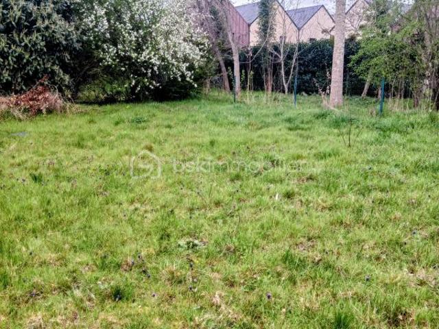 À VENDRE – Terrain de 918 m2 à Montlouis sur Loire