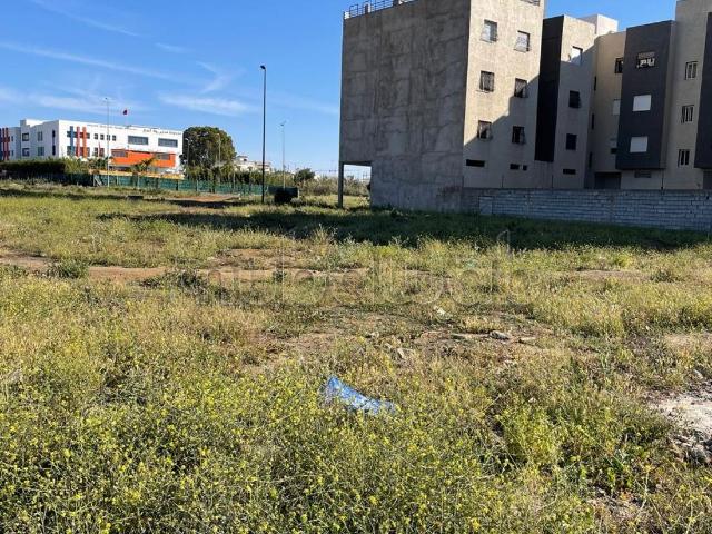 A vendre Terrain R3 usage immeuble résidentiel