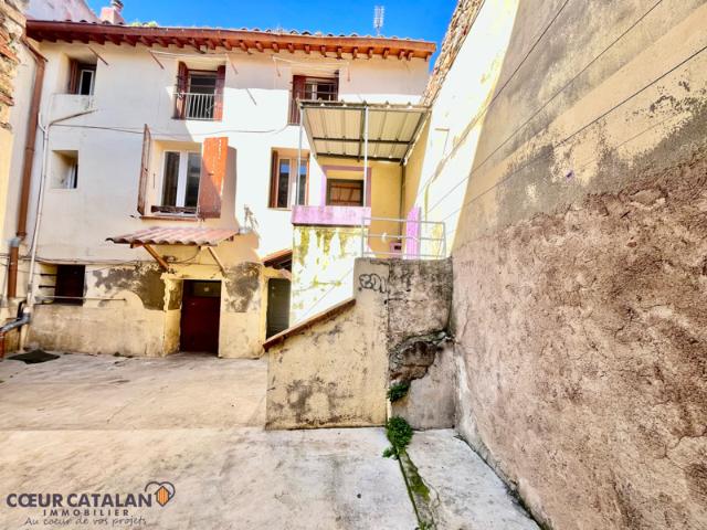 A VENDRE THUIR MAISON A RÉNOVER AVEC PATIO