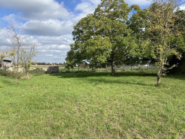 A VENDRE TRAINOU TERRAIN A BATIR