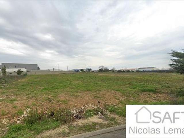 A vendre très beau terrain d'une superficie de 285 m² libre de constructeur LOT N° 3 sur NIORT proche zone commerciale